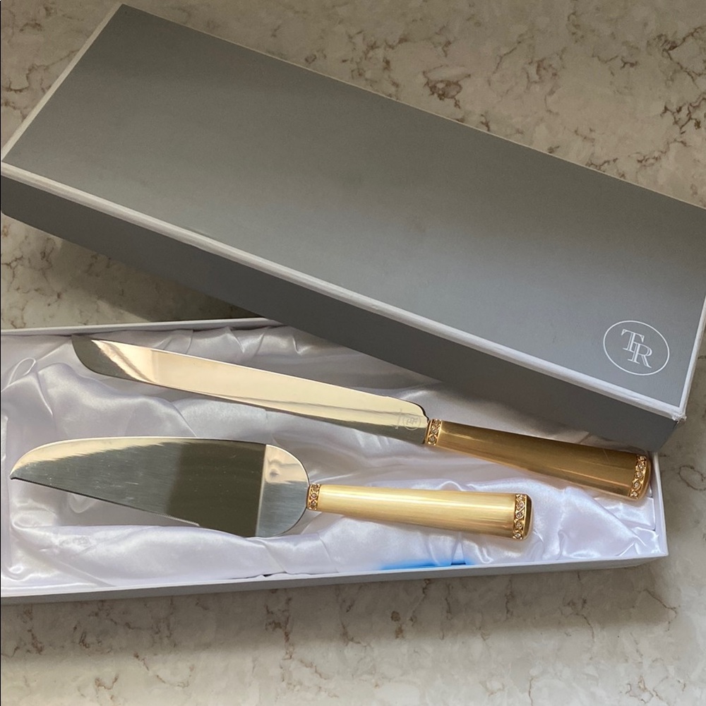 Elegant Gold Cake Knife and Server Set